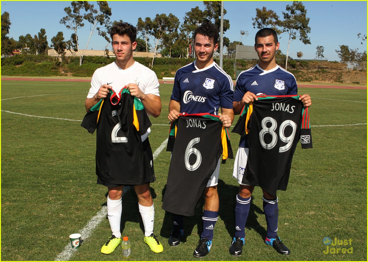 jonas brothers charity soccer game 26