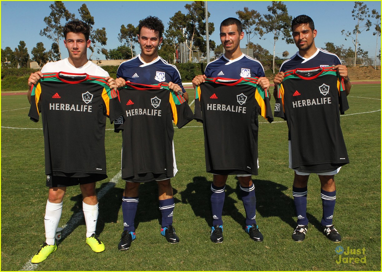 jonas brothers charity soccer game 27