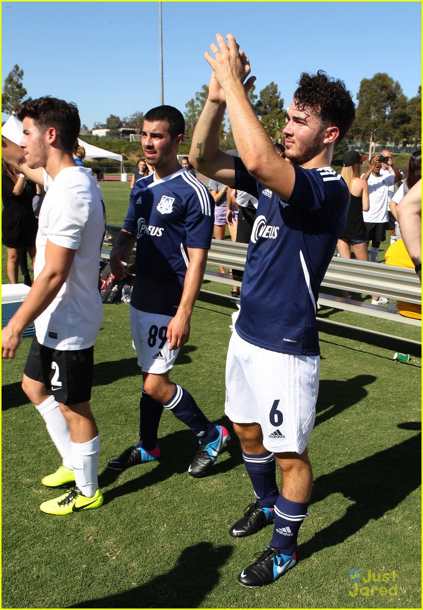 jonas brothers charity soccer game 28