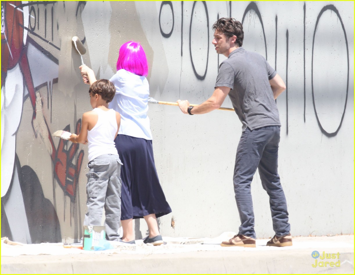 joey king pink wig for wish i was here 06