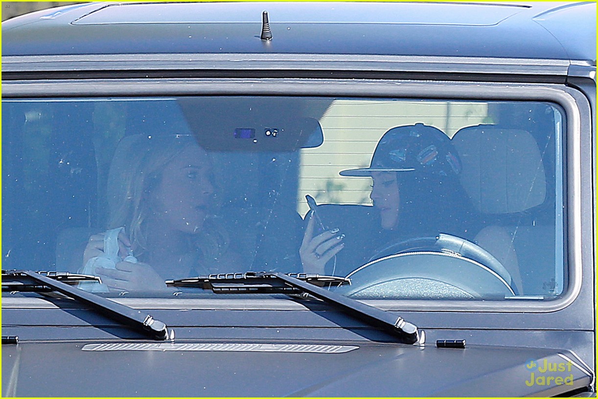 kylie jenner gets her drivers license 08