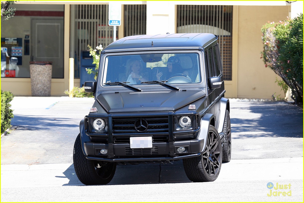 kylie jenner gets her drivers license 11