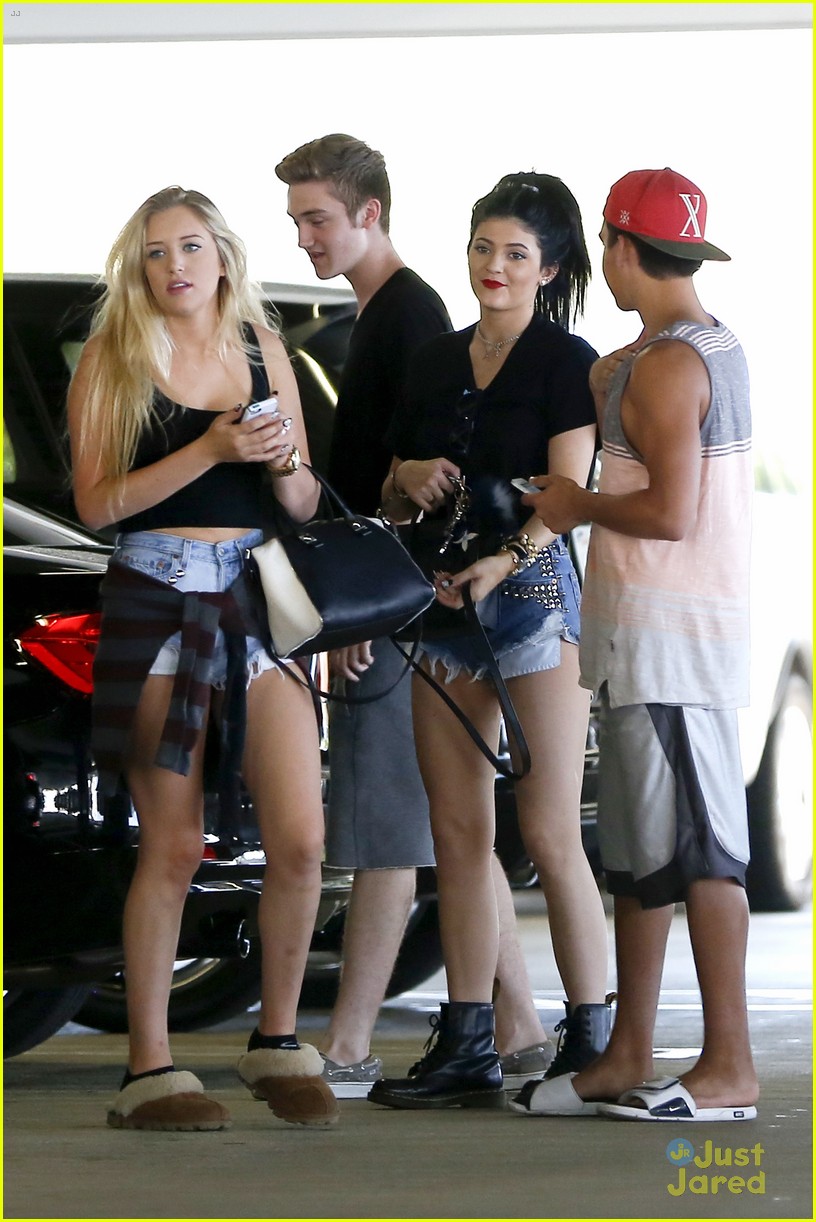 kylie jenner hits the mall after sweet 16 party 03