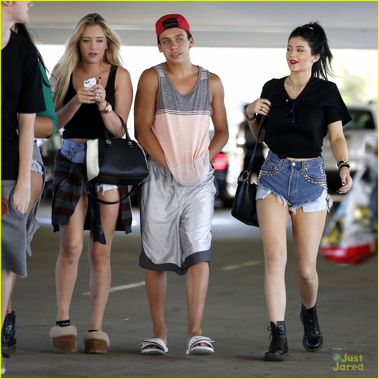 kylie jenner hits the mall after sweet 16 party 13