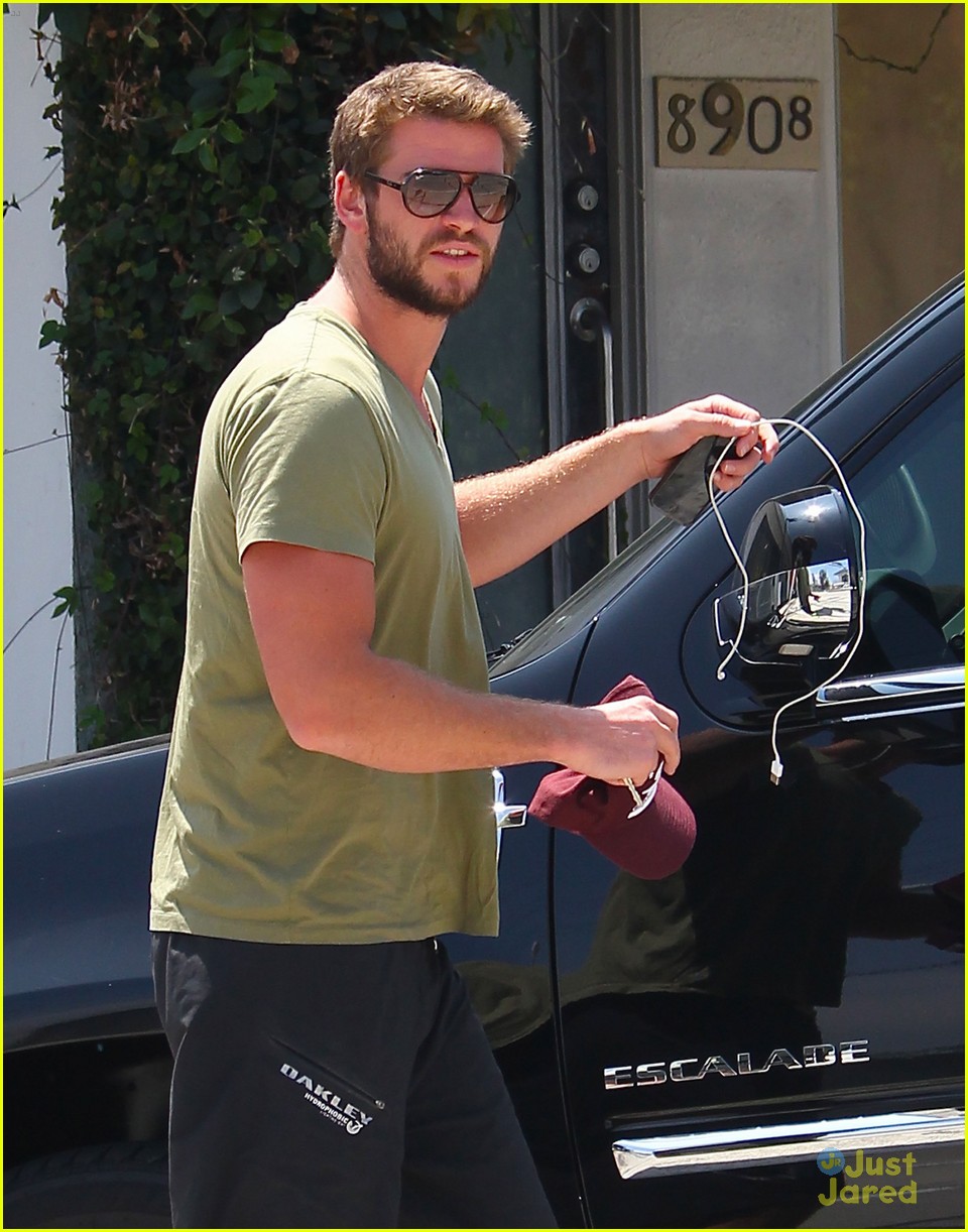 liam hemsworth phone charger ride 10