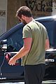 liam hemsworth phone charger ride 03