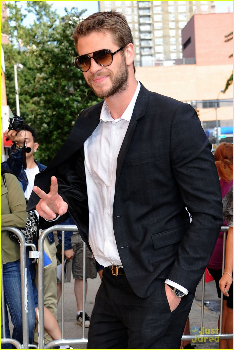 liam hemsworth visits the daily show with jon stewart 10