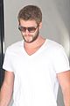 liam hemsworth outfit switch at the gym 04