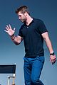 liam hemsworth promotes paranoia at the apple store 09