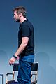 liam hemsworth promotes paranoia at the apple store 10