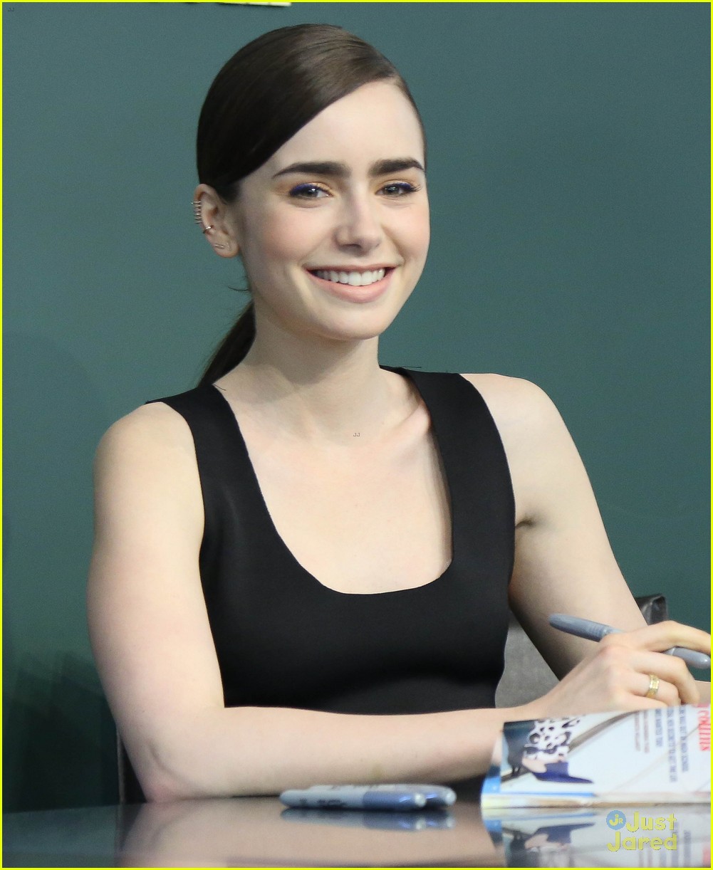lily collins seventeen magazine cover signing 04