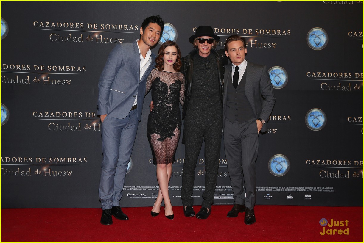 lily collins jamie campbell bower mortal instruments mexico city premiere 03