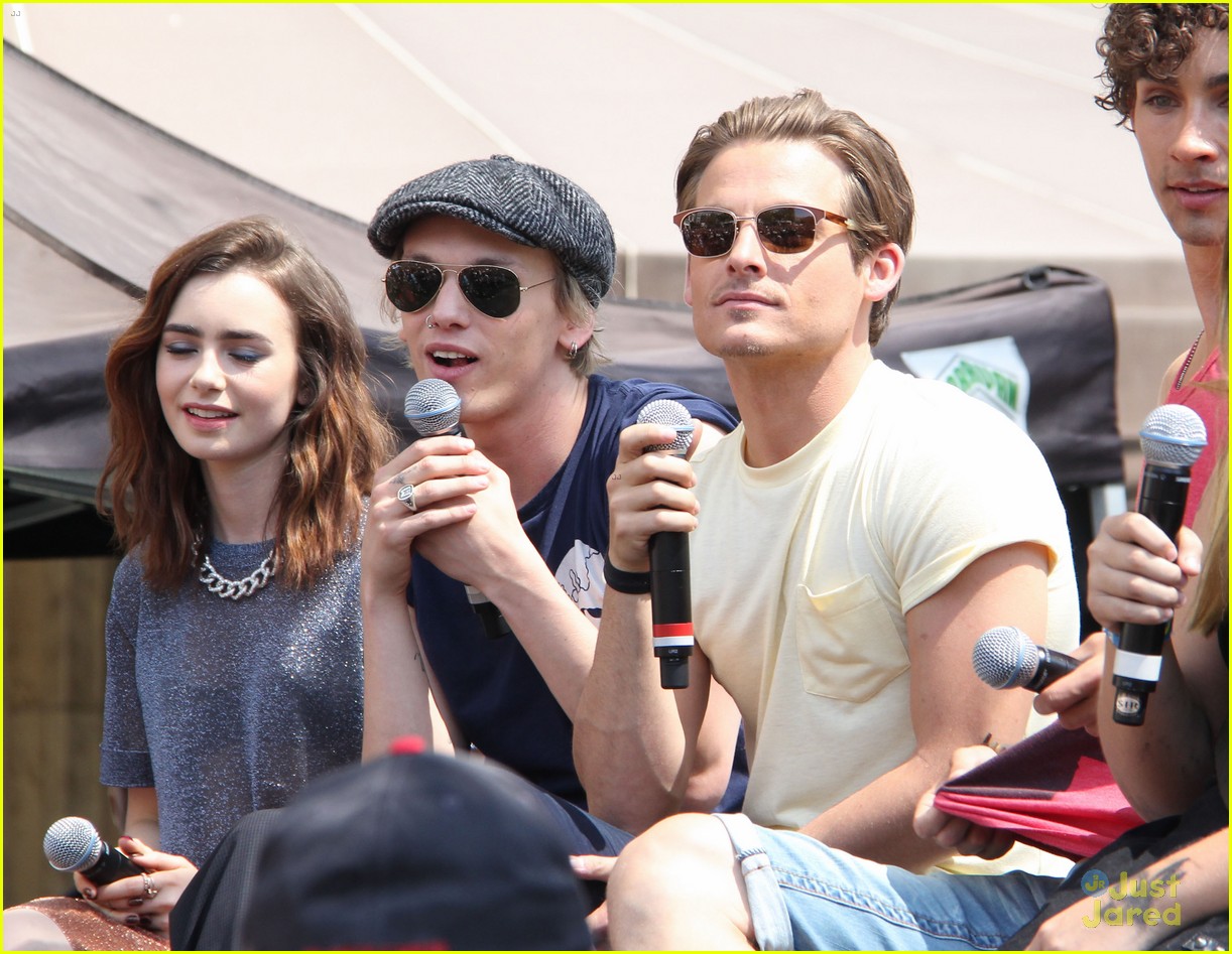 lily collins jamie campbell bower mortal instruments meet greet 14
