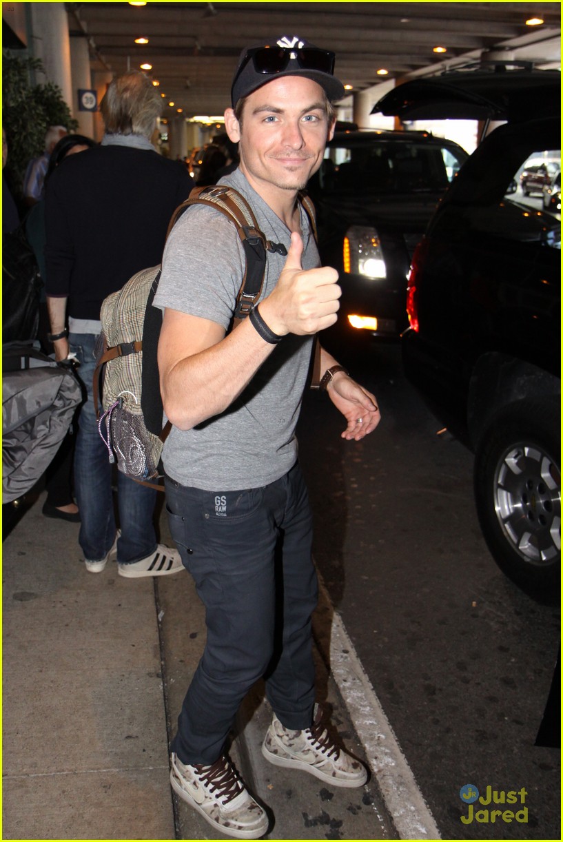 Lily Collins & 'Mortal Instruments' Cast Arrives in Toronto | Photo ...