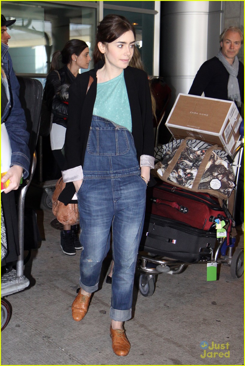 lily collins mortal instruments cast arrives in toronto 04