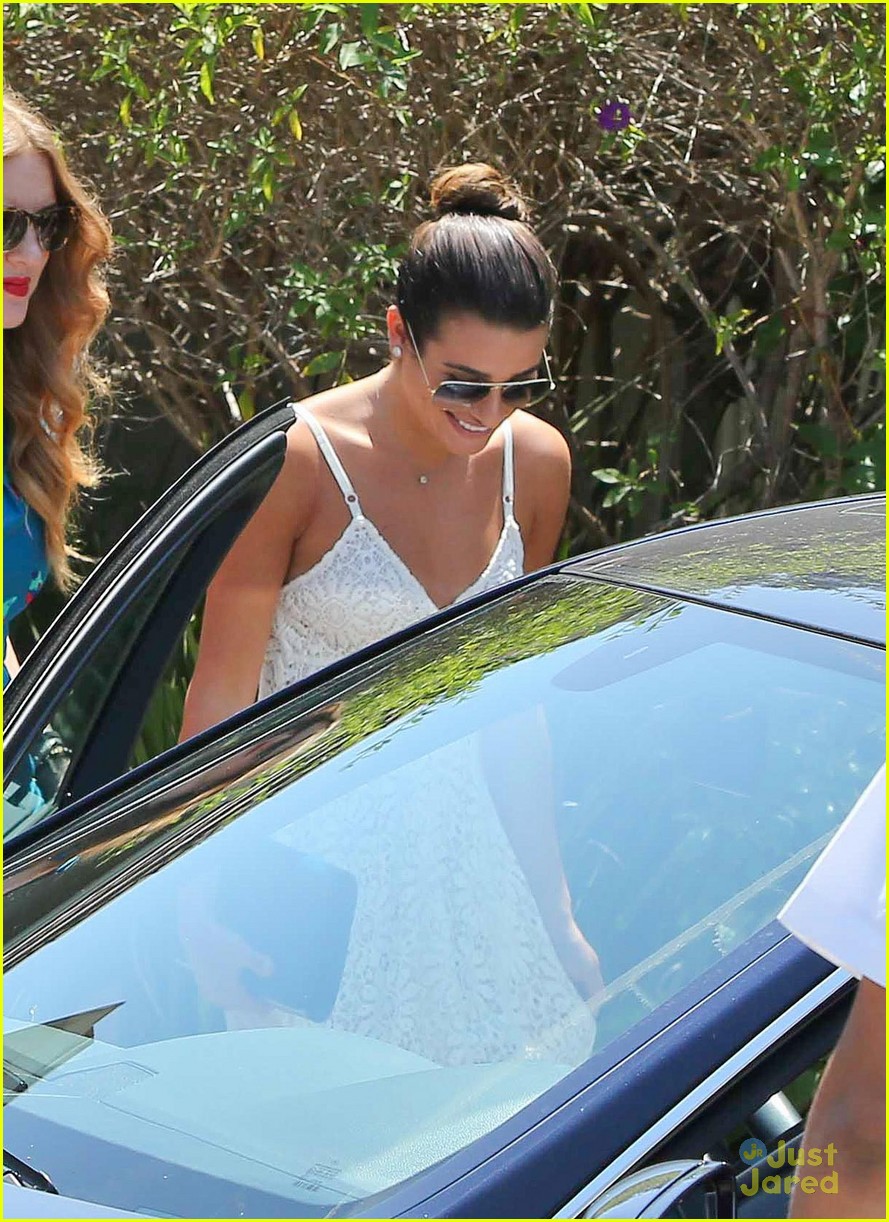 lea michele smiling with friends 01