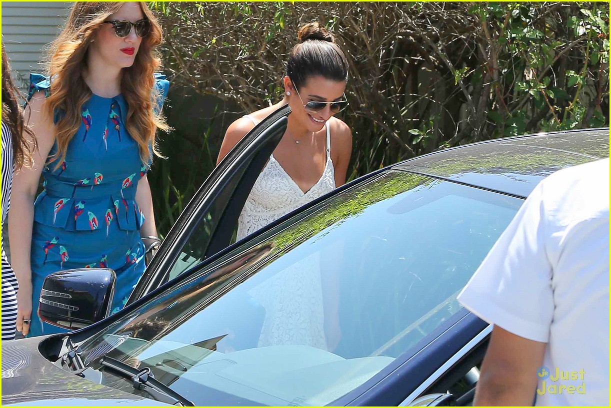 lea michele smiling with friends 09