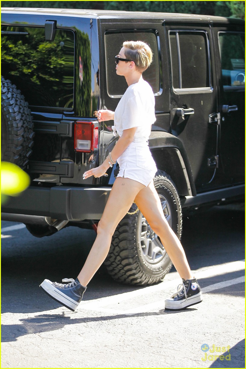 miley cyrus studio session following bangerz release date news 03