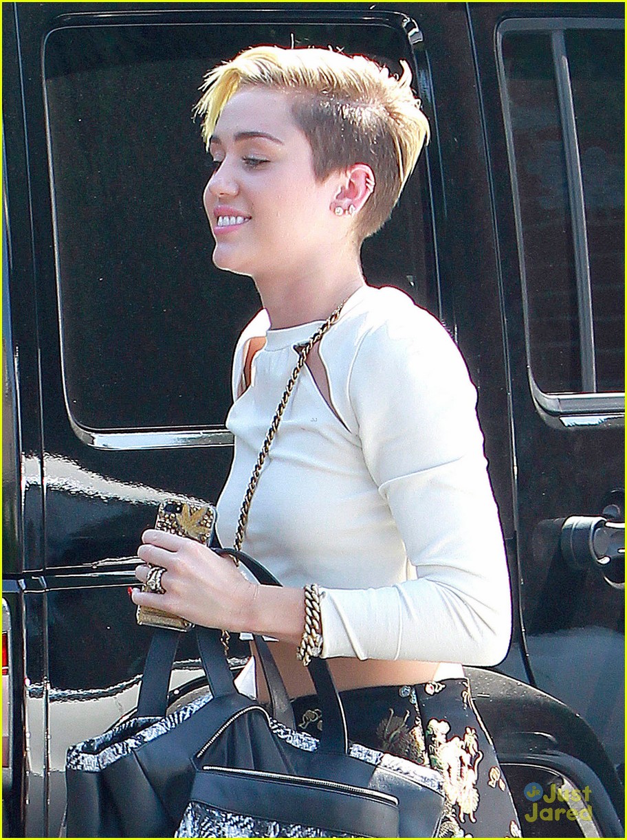 miley cyrus lands first uk no 1 we cant stop 06