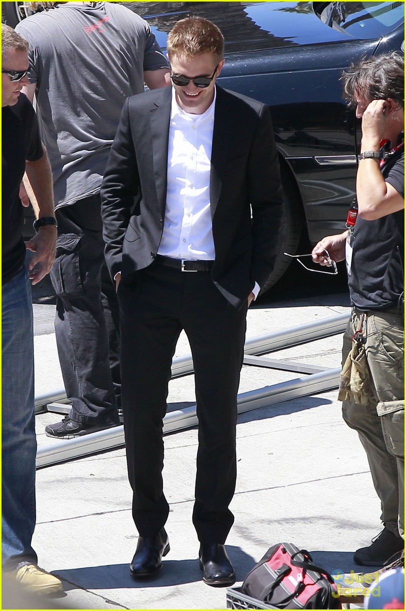 robert pattinson suits up for maps 26