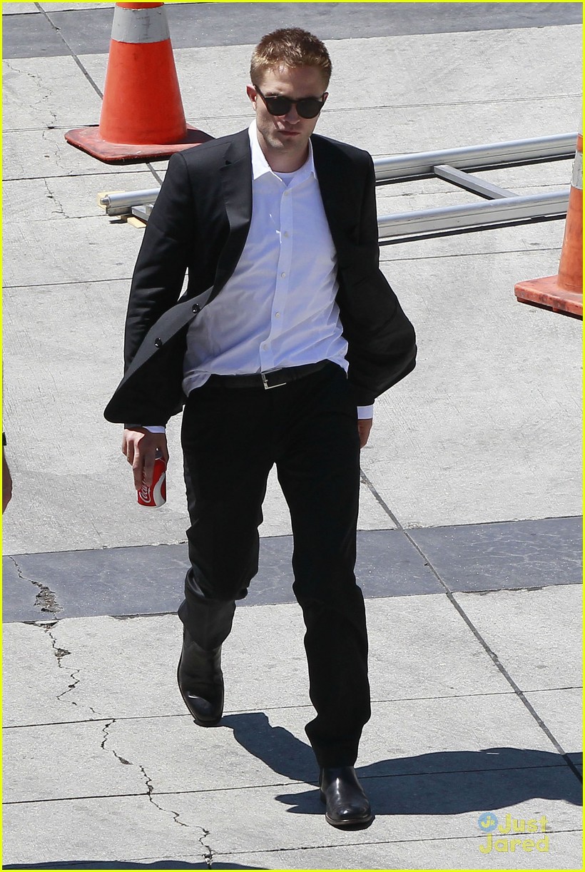 robert pattinson suits up for maps 30