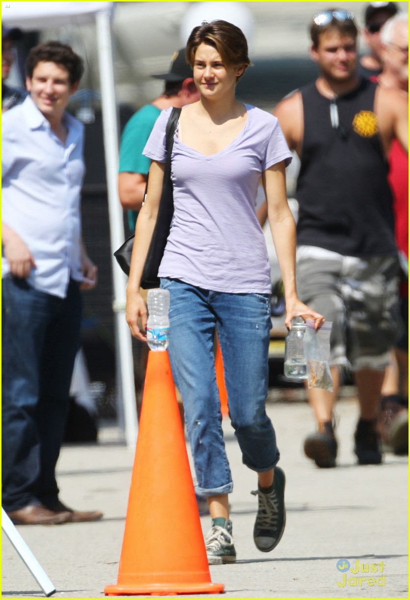 shailene woodley first fault in our stars set pics 01