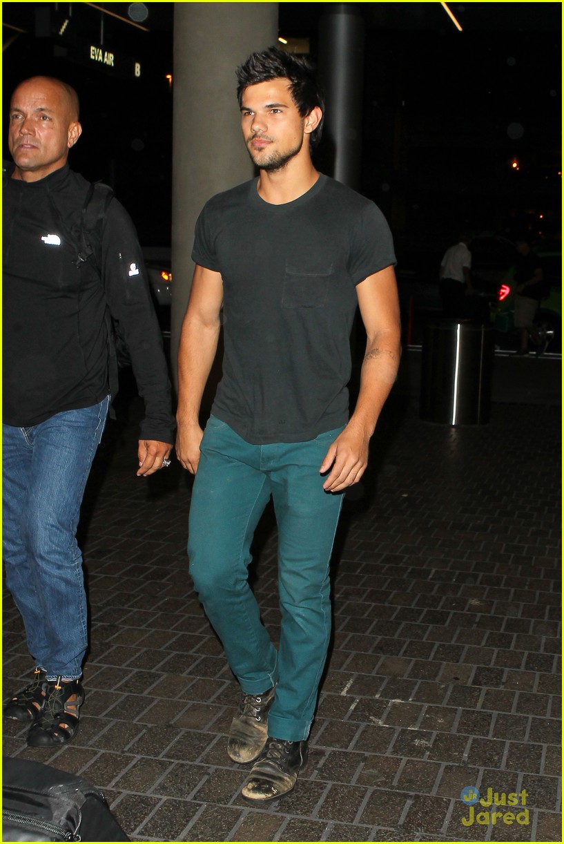 taylor lautner marie avgeropoulos separate la outings 10