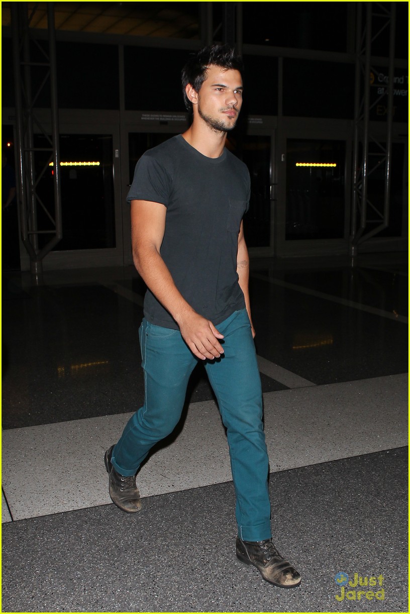 taylor lautner marie avgeropoulos separate la outings 11