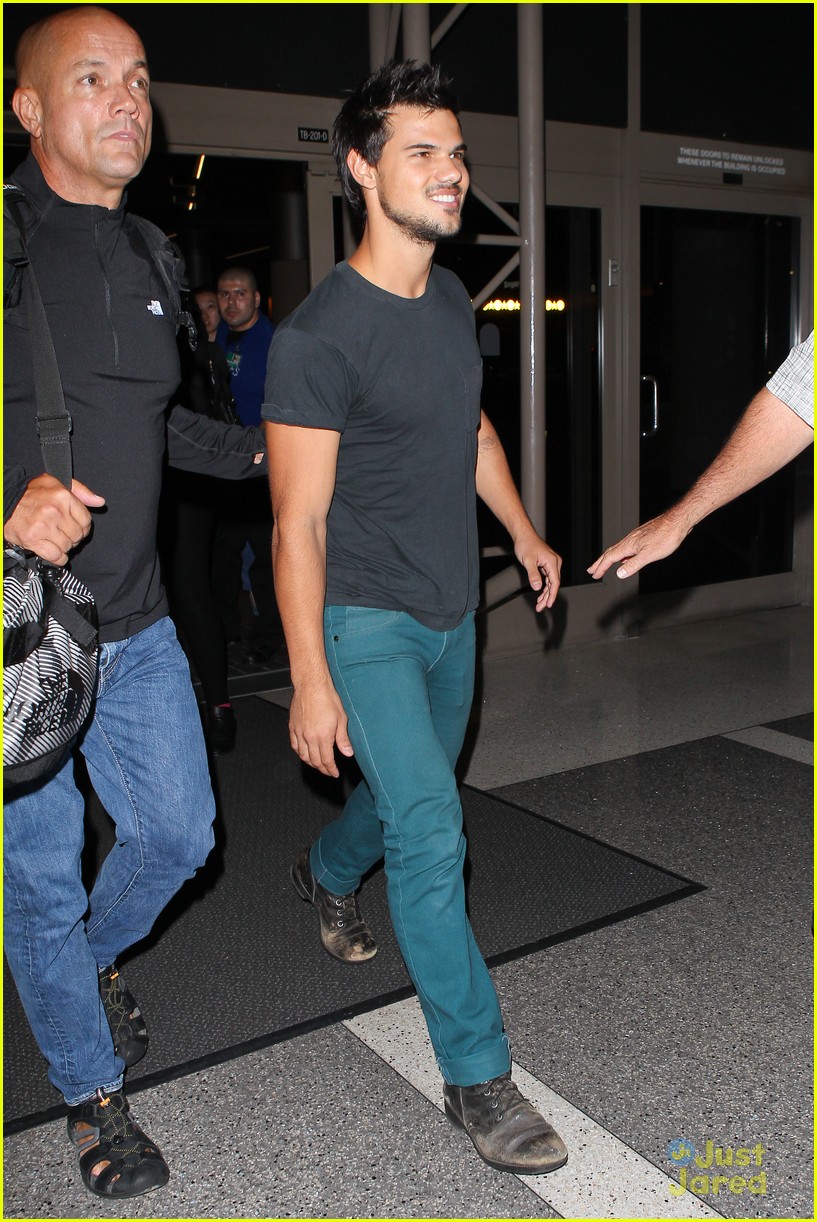 taylor lautner marie avgeropoulos separate la outings 14