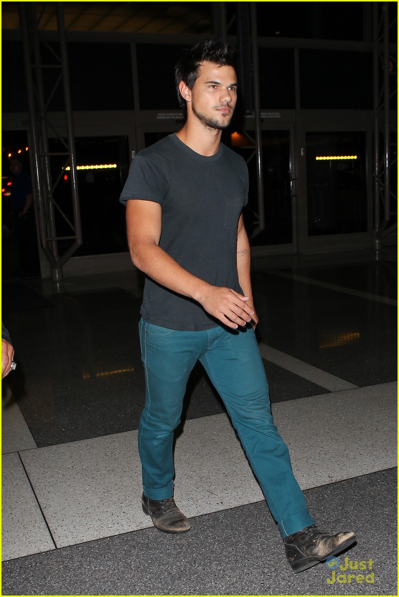 taylor lautner marie avgeropoulos separate la outings 20