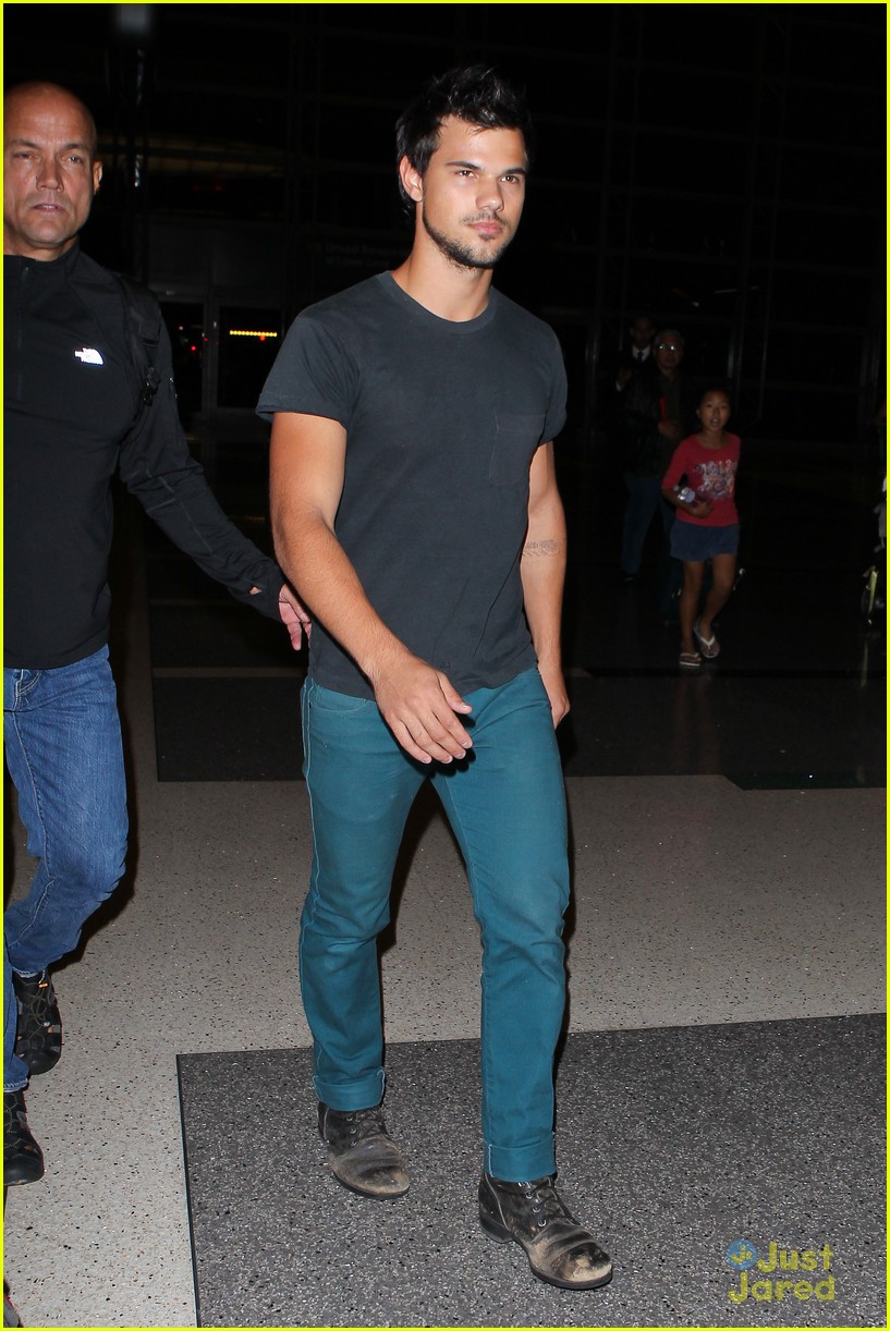 taylor lautner marie avgeropoulos separate la outings 24