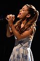 ariana grande performs at the style awards 02