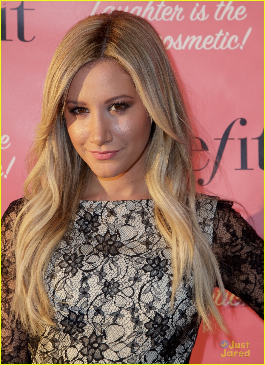 ashley tisdale theyre real volutionary award winner 09