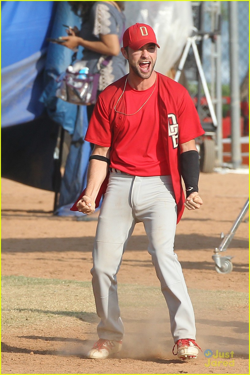 chace crawford baseball and a date 07