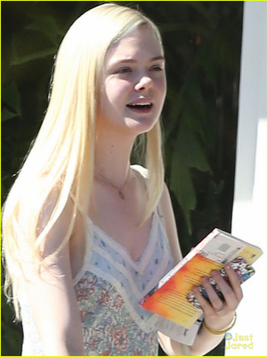elle fanning some kids play soccer i do movies 02