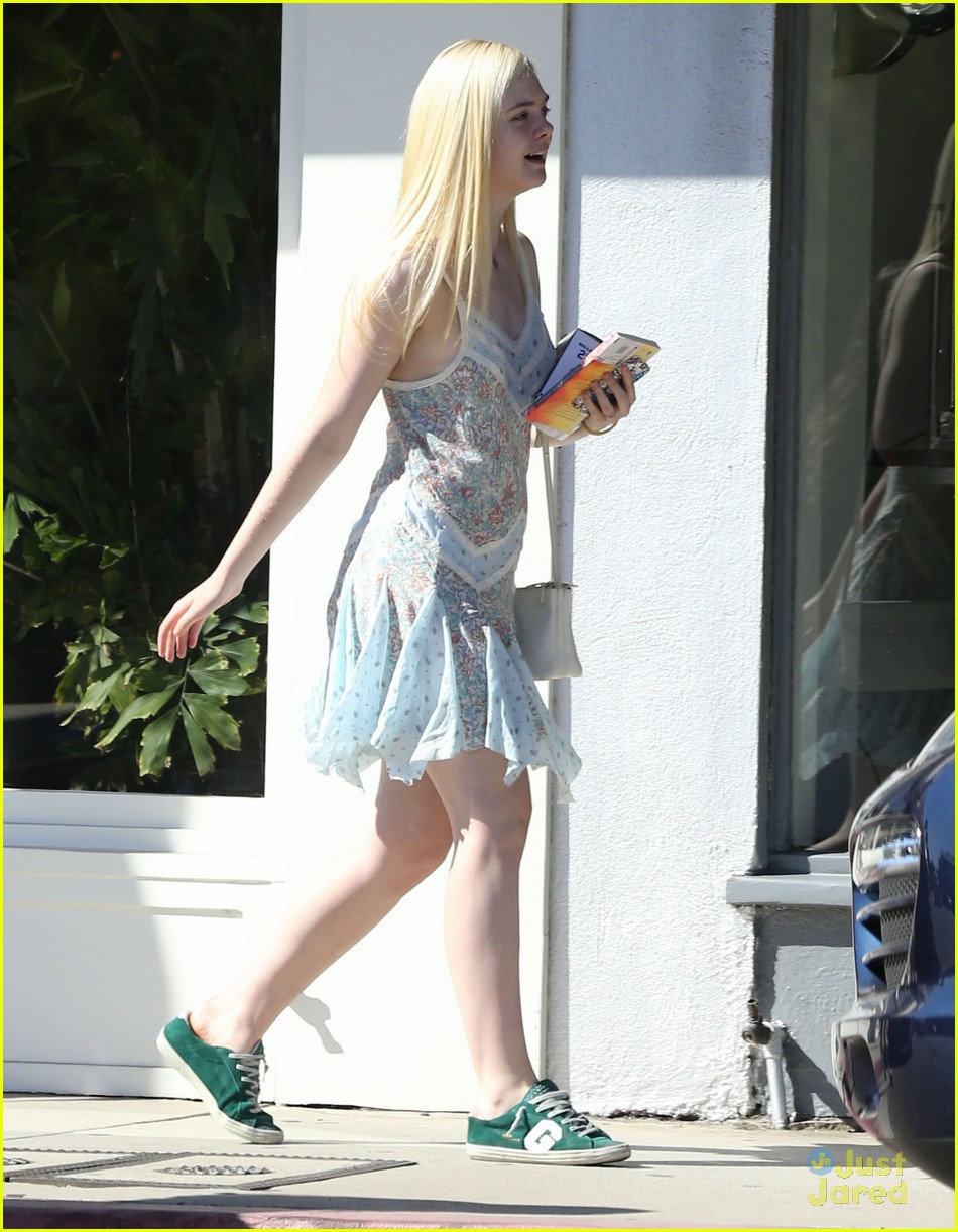 elle fanning some kids play soccer i do movies 05