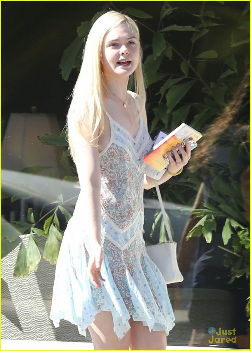 elle fanning some kids play soccer i do movies 08