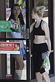 elle fanning subway stop with mom 06