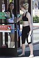 elle fanning subway stop with mom 10
