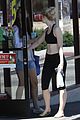 elle fanning subway stop with mom 11