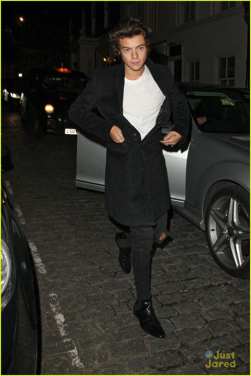 harry styles hits up another magazine party 01