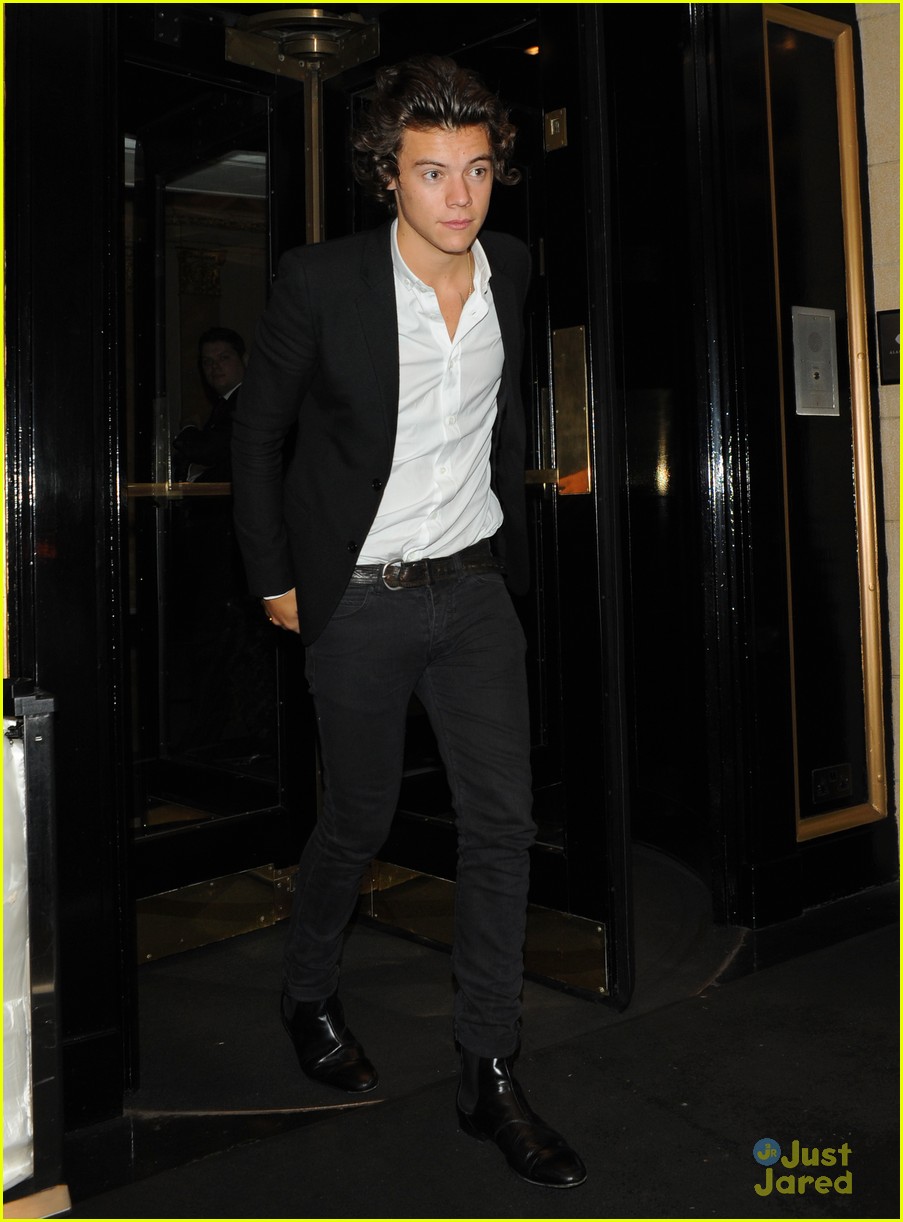 harry styles post fashion show party 03