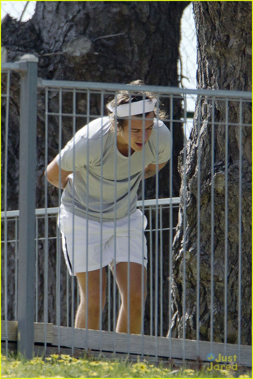 harry styles sweats it out with his trainer 07