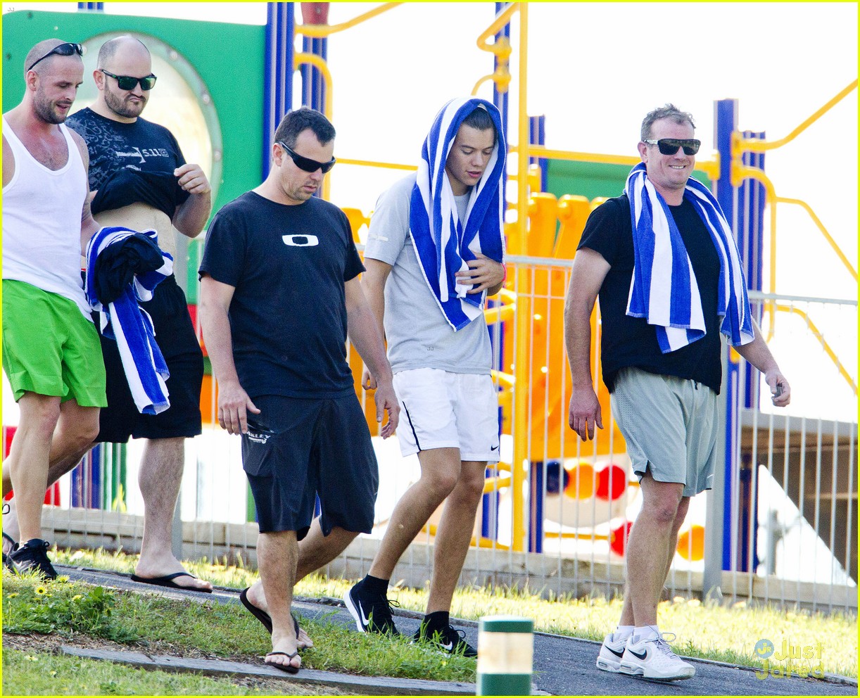 harry styles sweats it out with his trainer 09