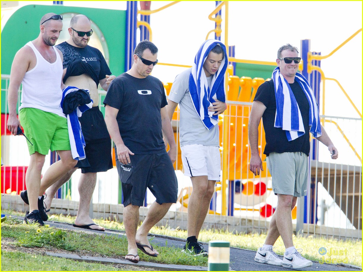 harry styles sweats it out with his trainer 15