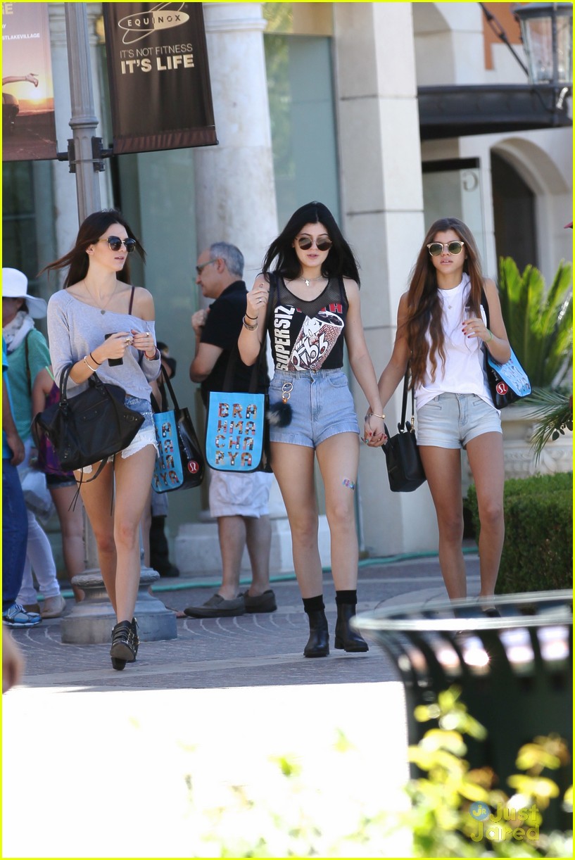 Kylie & Kendall Jenner: Saturday Shopping Sisters: Photo 602994
