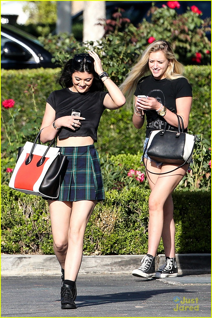 kendall kylie jenner separate lunch outings 08