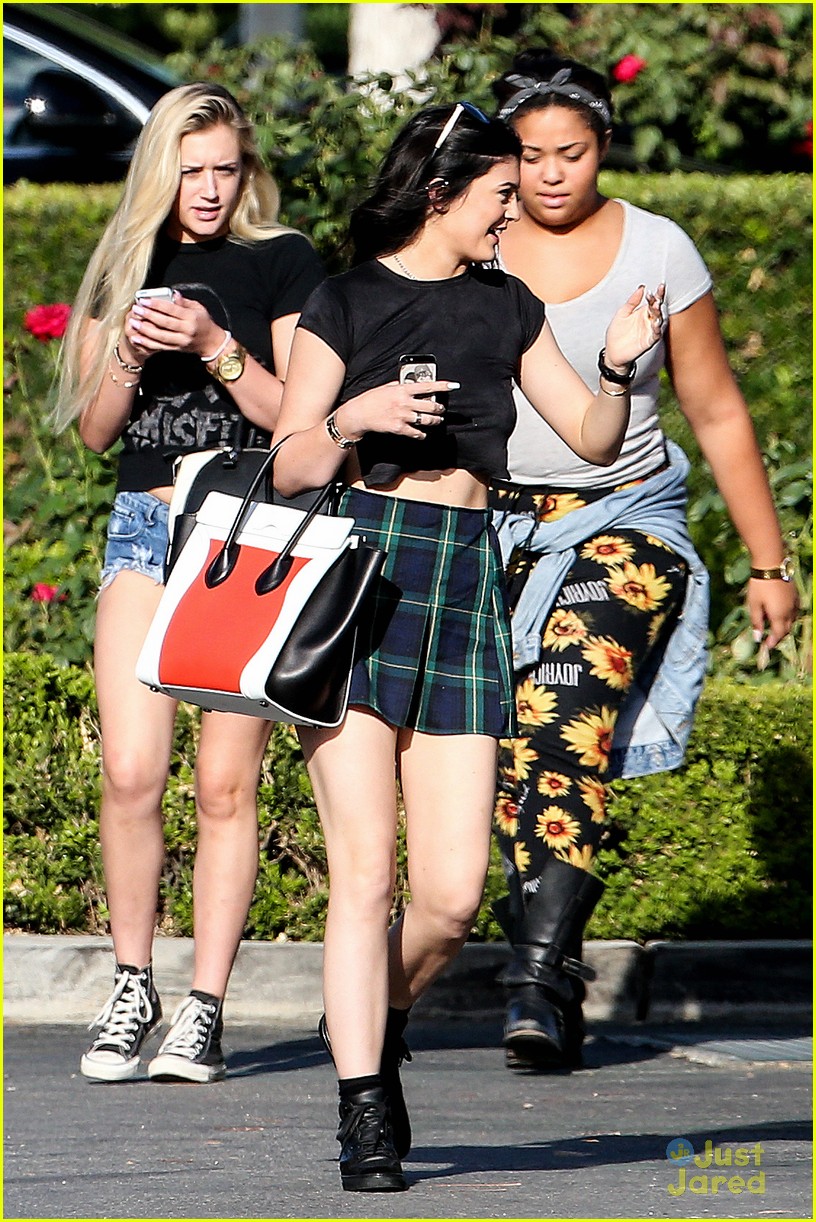 kendall kylie jenner separate lunch outings 11