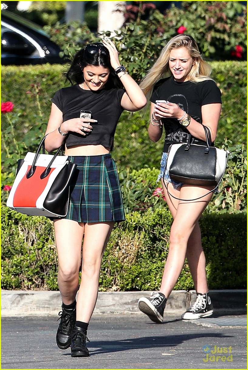 kendall kylie jenner separate lunch outings 15