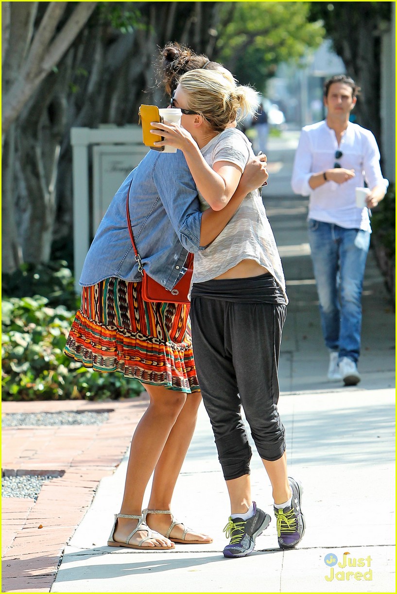 julianne hough alfred cafe before thr party 01